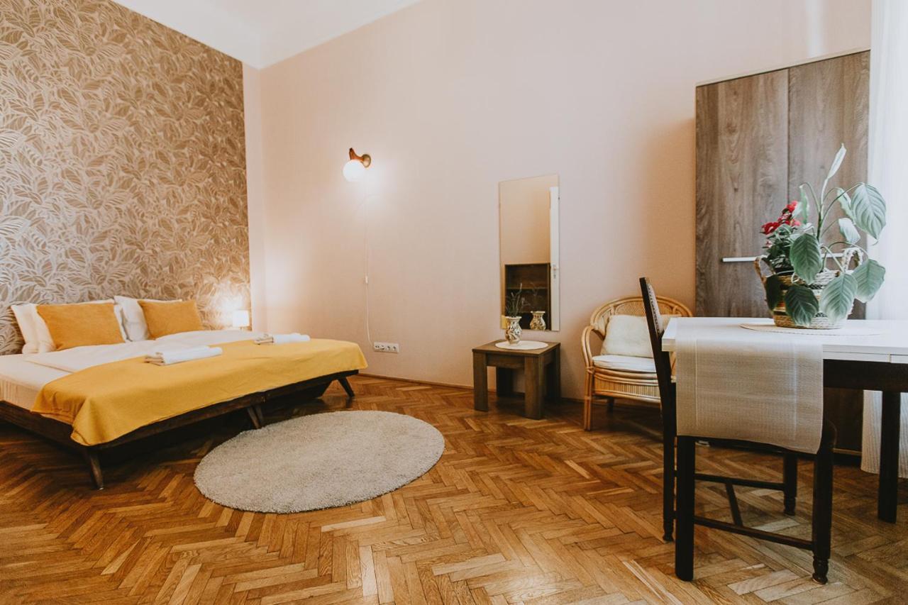 Budapest Folk Apartment 60Sm Spacious And Bright Екстер'єр фото